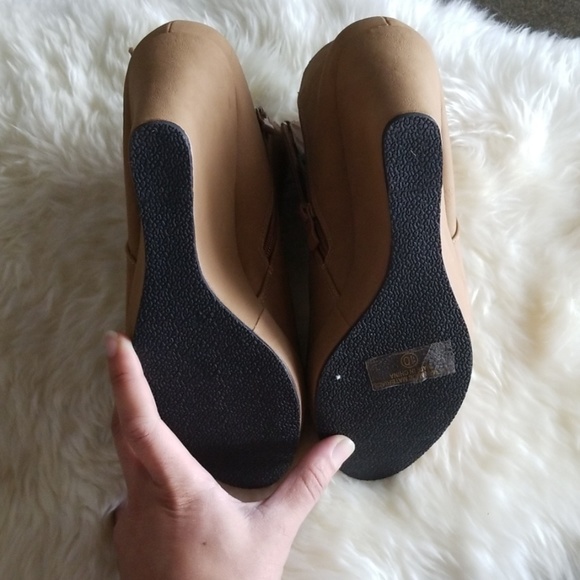 NEW W/O BOX TAN BOOTIES SZ 9 - Picture 5 of 5